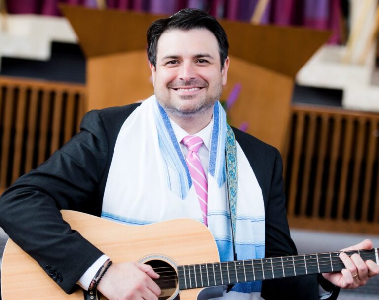 Cantor Vladimir Lapin singing guitar