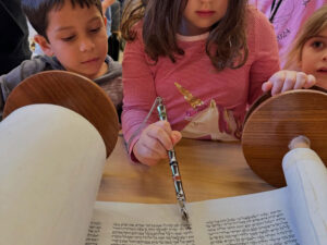 Little-Kids-With-Torah